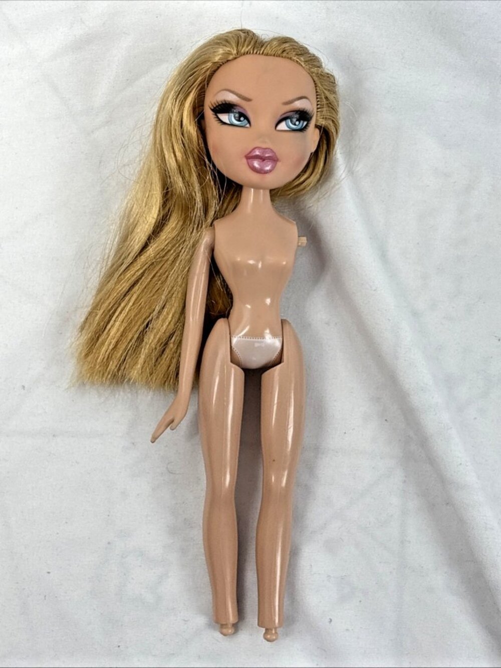 Bratz Cloe (?) Doll Original 2001 MGA Doll Nude No Feet Missing One Arm Blond